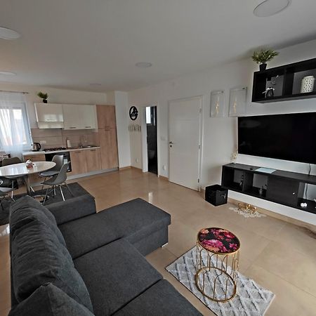 Level Up -Self Check In Apartment Осиек Екстериор снимка