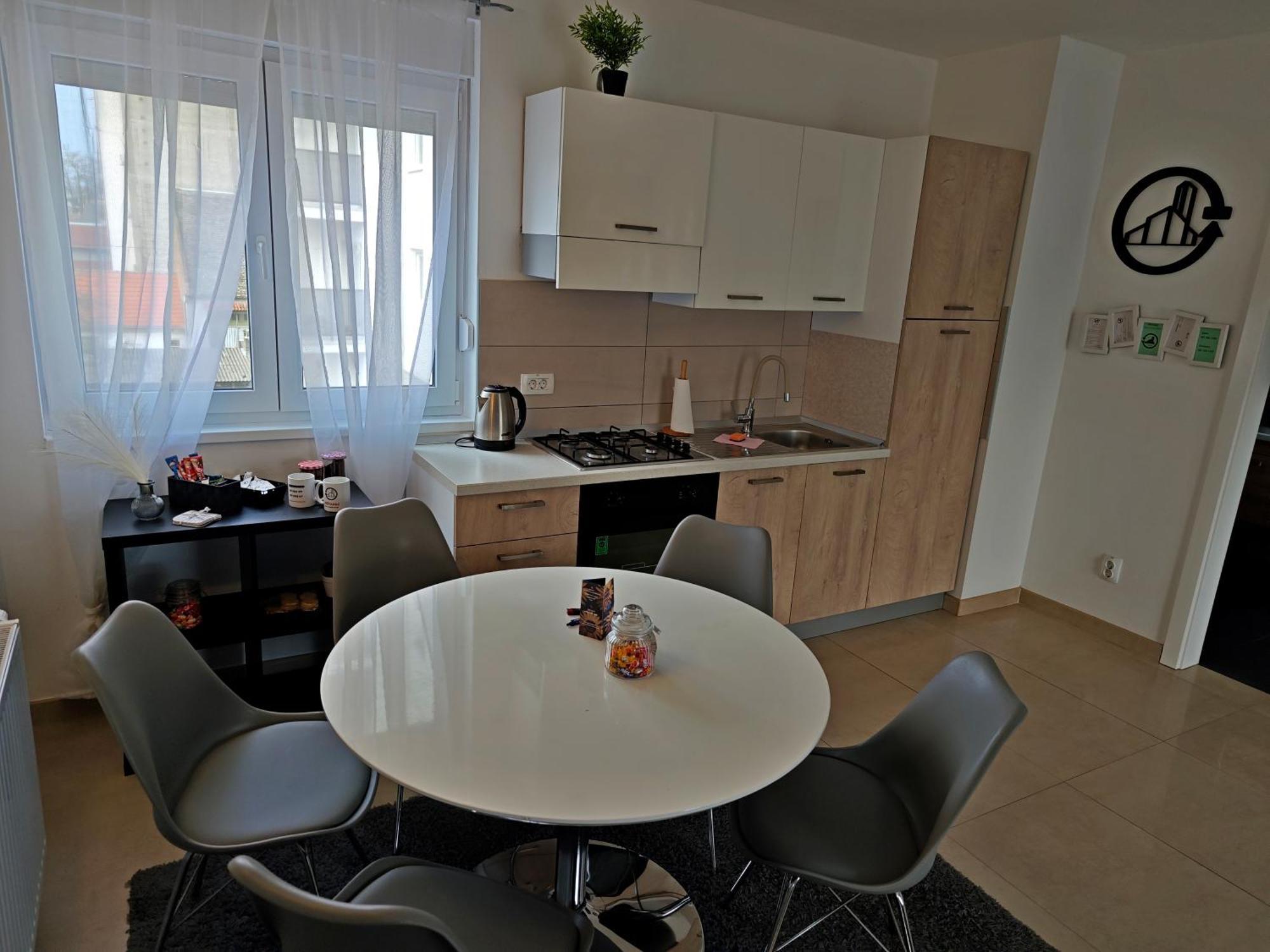 Level Up -Self Check In Apartment Осиек Екстериор снимка