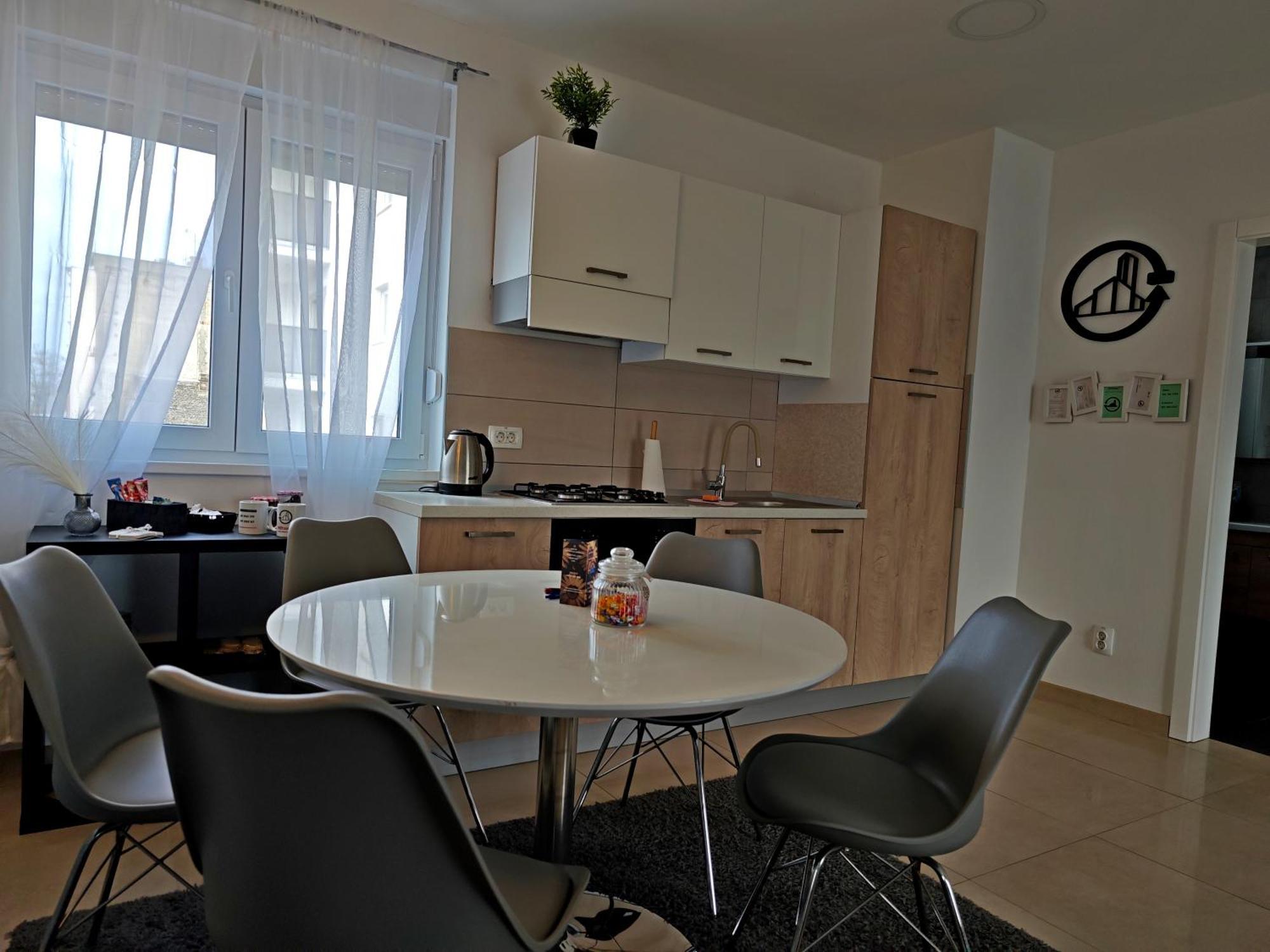 Level Up -Self Check In Apartment Осиек Екстериор снимка